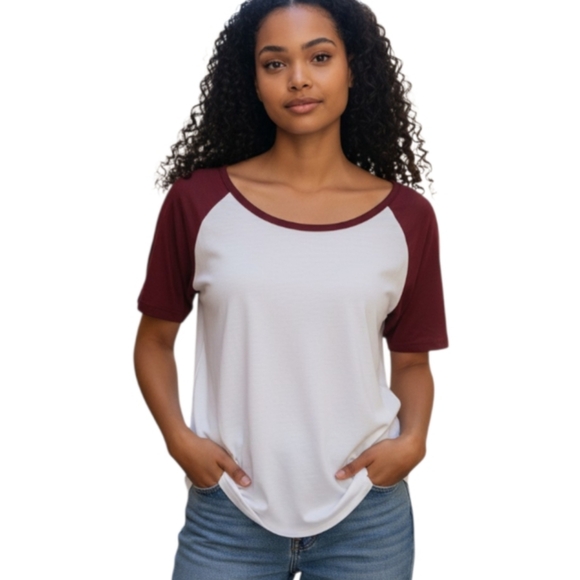 Charlotte Russe Tops - CHARLOTTE RUSSE MAROON & WHITE T-SHIRT SZ.M GUC.